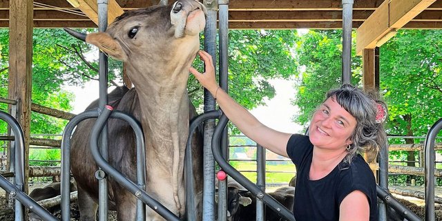 Der Arbeitsalltag von Regula Doppmann beginnt und endet im Rinderstall.