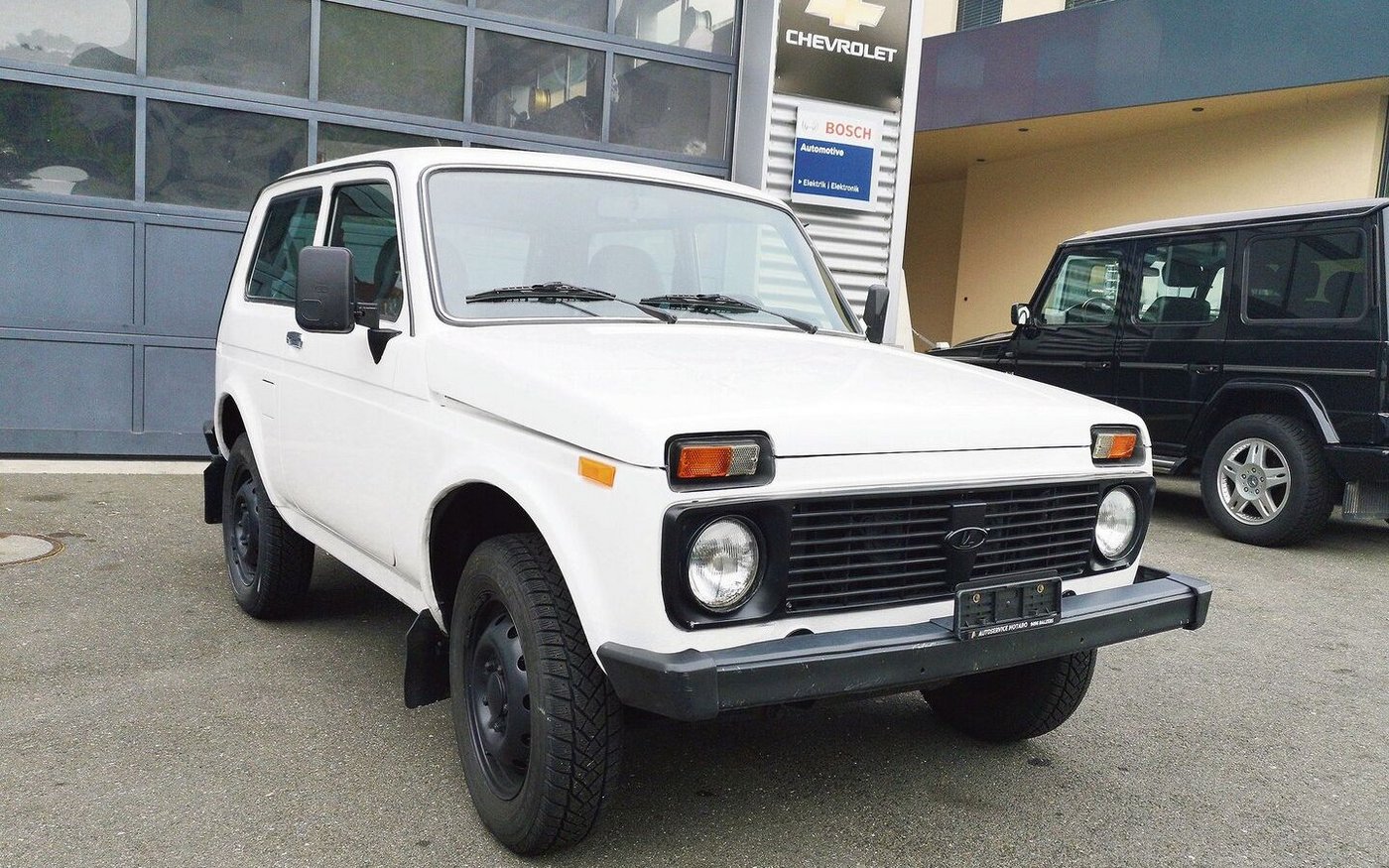 Ein Lada Niva: 30er-Jeepli mit grünem Nummernschild dürfen im Grundsatz nur für landwirtschaftliche Fahrten benutzt werden. Bei illegalen Fahrten besteht ausserdem die Gefahr von Schwierigkeiten mit der Versicherung bei einem Unfall.