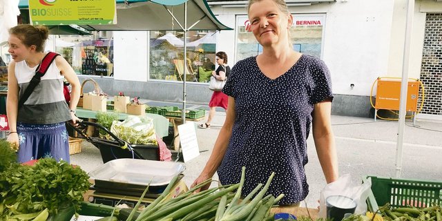 Elke Frei aus Wildensbuch hat übers ganze Jahr ein saisonales Angebot, das ausschliesslich von ihrem Biobetrieb stammt.