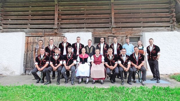 Die Absolventen und Absolventinnen der Abschlussklasse des BWZ Giswil. 