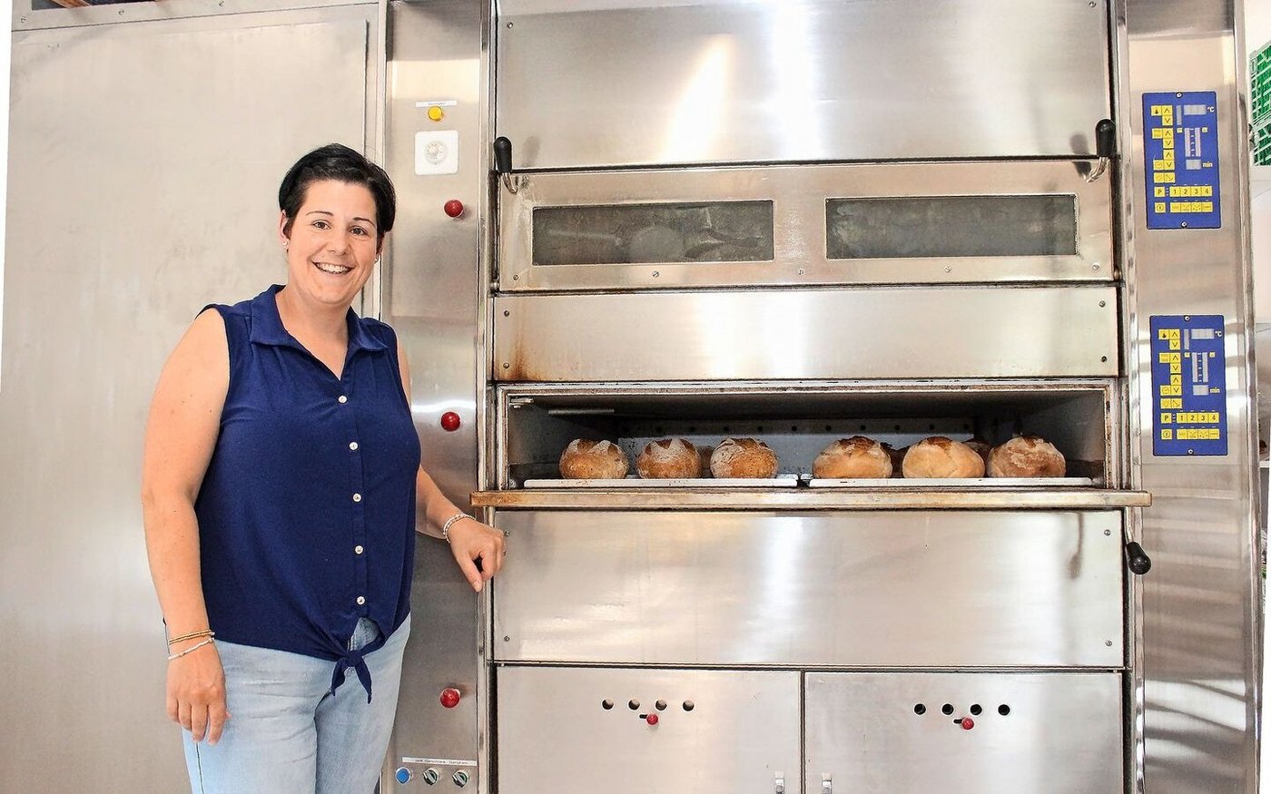 Madlen Hunkeler ist stolz auf ihren neuen grossen Profi-Backofen