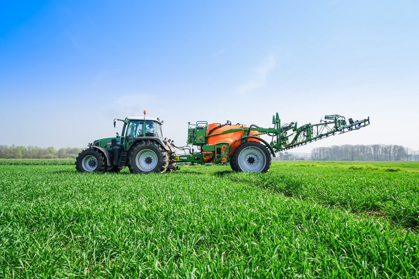 Mittel, die nicht mehr eingesetzt werden dürfen, müssen fachgerecht entsorgt werden. (Bild Fotolia)