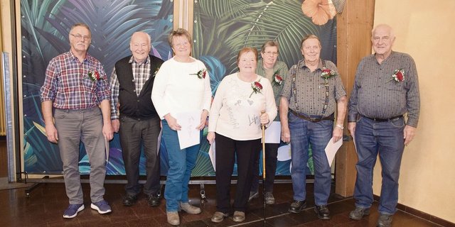 Diese Milchkontrolleurinnen und Milchkontrolleure wurden für ihren 15-jährigen Arbeitseinsatz geehrt.  