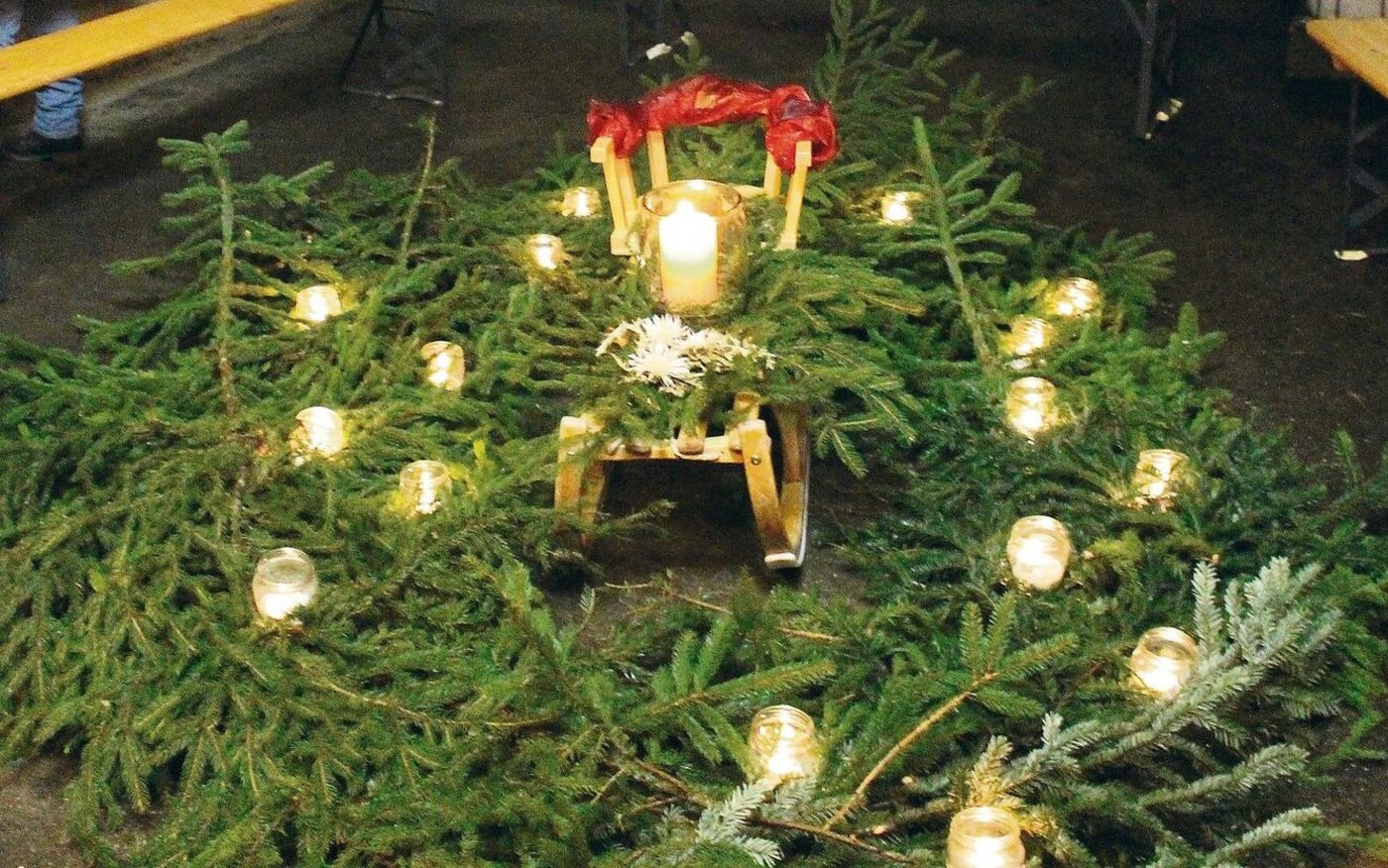 Teelichter und Laternen brachten sowohl den Standort in Vitznau wie die Augen der Teilnehmenden zum Leuchten. 