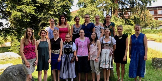 Bäuerinnen Kanton Aargau (v.l.n.r. und v.v.n.h.): Reist Christiane-Sophie, Korspeter Sonja, Hartmann Regina, Schärli Marina, Brunner Marina, Röthlisberger Anna, Frei Mirjam, Stehli Severine, Herzig Brigit, Bolliger Andrea, Binder Gabriela, Moser Valeria, 