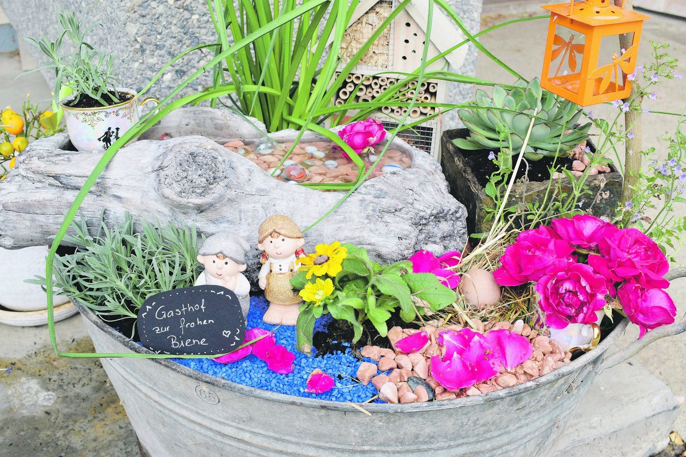 Eine Bienentränke ist nicht nur nützlich, sondern auch dekorativ. (Bild dj)