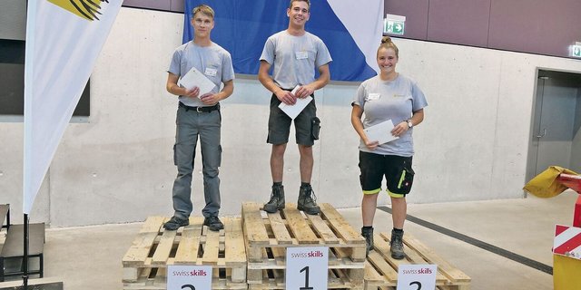 Die drei Bestplatzierten dürfen im September zu den zentralen Berufsmeisterschaften nach Bern: Samuel Rasi (links), Florian von Rotz und Ramona Kofmel. 