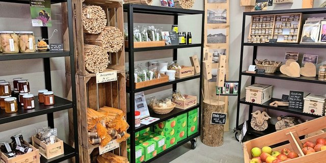 Unbedienter Hofladen auf einem Luzerner Bauernhof. Ab 22 Uhr ist dieser künftig zu schliessen. So sieht es das gelockerte Luzerner Ruhetags- und Ladenöffnungsgesetz vor. 