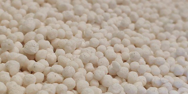 In der Schweiz legal im Handel erhältliche Dünger enthalten keine gefährlich grossen Konzentrationen des explosiven Ammoniumnitrats. (Bild fabersam/Pixabay)