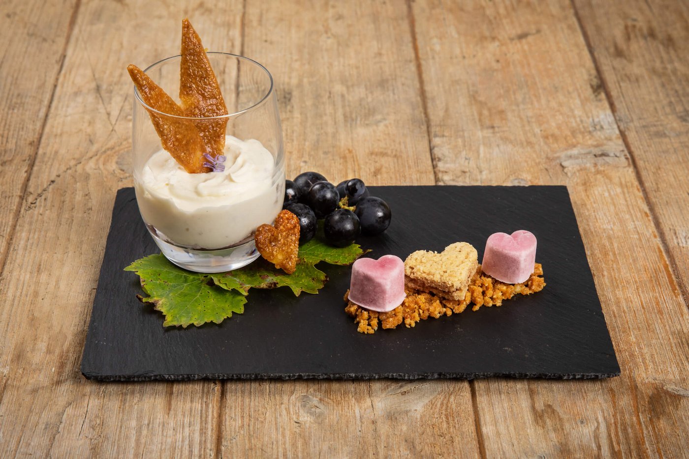 Traubentiramisù, Traubenglace und Schwiegermutterchräpfli. (Bild SRF/ Ueli Christoffel)