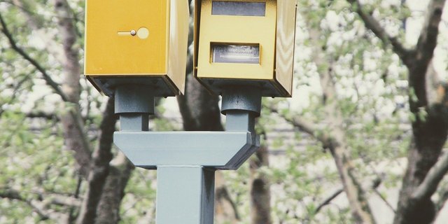 Der gestohlene stationäre Blitzer hat einen Wert von rund 50'000 Euro. (Symbolbild Pixabay)