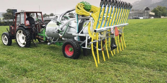 Mit dem extra für die Versuchsparzellen konstruierten Güllefass wurden im Thurgauer Gülleapplikations-projekt die verschiedenen Gülleausbringungsmethoden verglichen. 