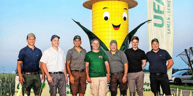 (v.l.n.r.) Christoph Brönnimann, Ivo Rüst, Daniel Iten, Marcel Bucher, Daniel Feuchter, Stephan Wroblewski und Fabian Fries stellten am Flurgang «Innovationsplattform Pfyn» verschiedene Versuche und Anbauverfahren vor.