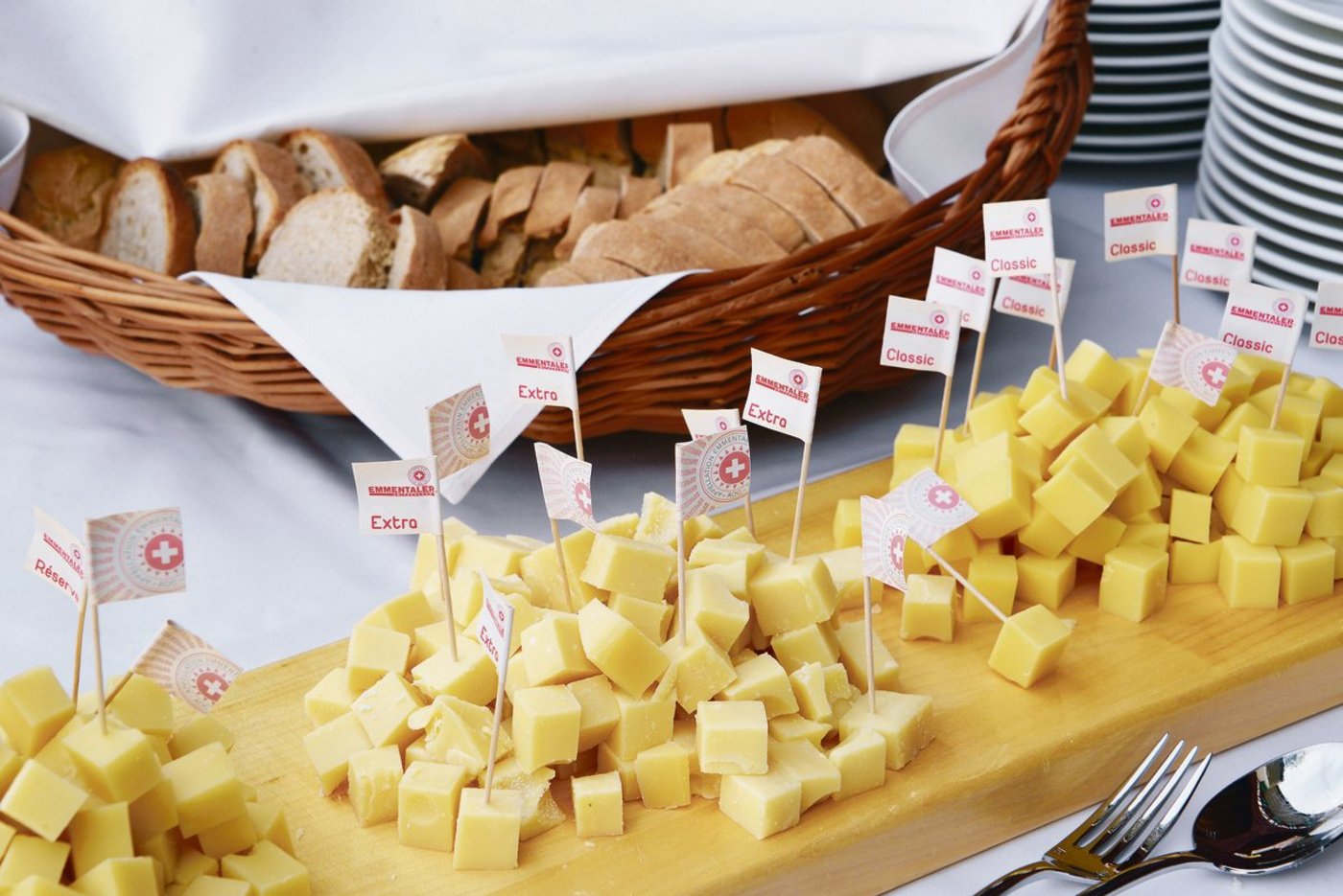 Für ein noch grösseres Absatzwachstum sind neue Märkte im Ausland unabdingbar. Italien ist immer noch das Land, welches am meisten AOP-Emmentaler importiert. (Bild BauZ)