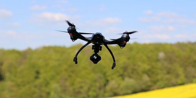 Private Drohnenpiloten gibt es mittlerweile viele. Nun könnten sie ihr Gerät dereinst zum gemeinsamen Nutzen einsetzen. (Bild ki-kieh / Pixabay)