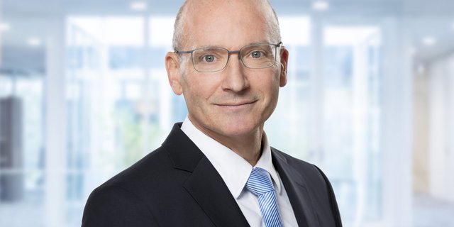 Emmi-CEO Urs Riedener verteidigt die Aktionspolitik des Detailhandels: «Was er eigentlich macht, ist die Nachfrage für Butter aufrechterhalten». (Bild Emmi)