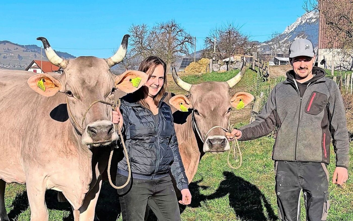 Cindy und Silas Wyss haben mit ihren Kühen Fiona (links) und Vulkana an der Sorexpo in Zug teilgenommen. Seit vielen Jahren steht der Anlass fix in ihrem Kalender. 