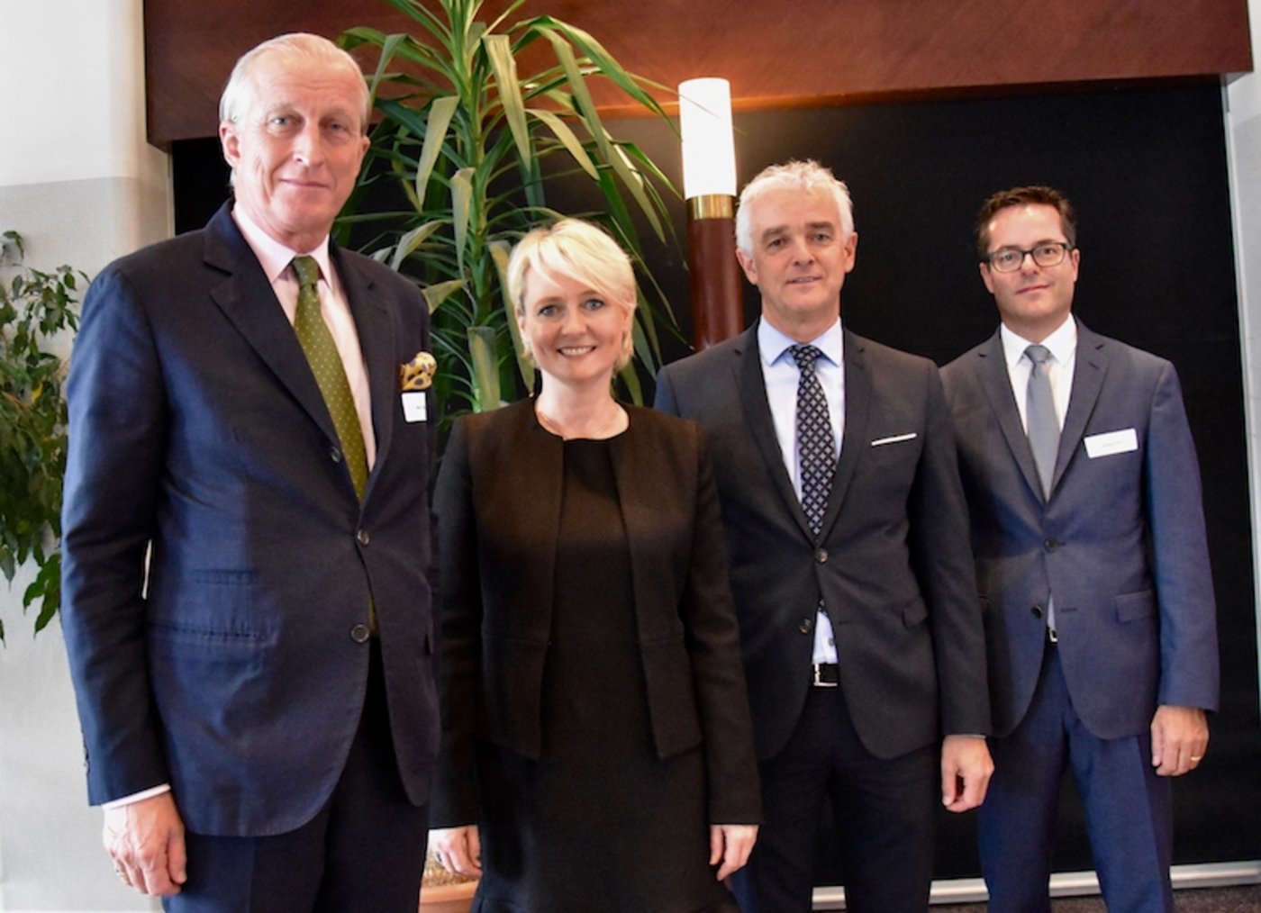 (V. l. n. r.): Marc Müller (Vizepräsi), Isabelle Moret, Präsidentin der Fial Föderation der Schweizerischen Nahrungsmittel-Industrien), Thomas Helbling und Lorenz Hirt. (Bild jba) 