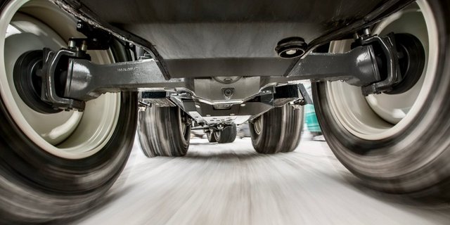 Für landwirtschaftliche Anhänger sind Zweileiter-Bremseinrichtungen seit 1. Mai 2019 Pflicht. (Bild: Agrotec Suisse)