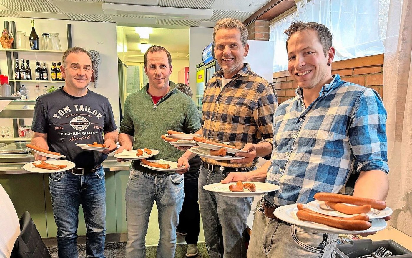 Sie organisierten die Tagung und offerierten einen währschaften Zvieri (v.l.): Ueli Küng, Christian Kern, Tom Ruch und Manuel Hüglin von den Thurgauern Agroberatungsvereinen.