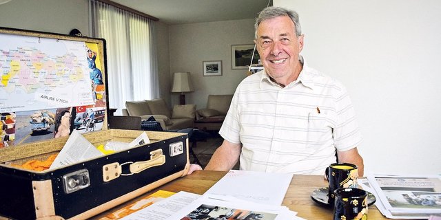 Ein Koffer voller Erinnerungen: Andreas Bigler und seine Vorfahren haben die Käsekultur in die Türkei gebracht. (Bild BauZ/Daniela Joder)