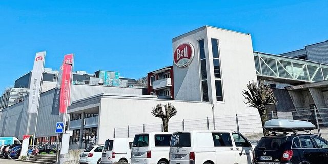 Die Bell Food Group AG fährt nun den neuen Rinderschlachthof in Oensingen schrittweise hoch. Auch die Logistikinfrastruktur zentralisiert Bell in Oensingen. Die Inbetriebnahme ist auf Frühling 2026 geplant. 