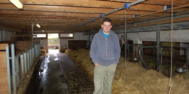 Hondrich-Pächter Christian Berger muss den kantonalen Gutsbetrieb künftig nicht mehr biologisch bewirtschaften. (Archivbild Daniela Joder)