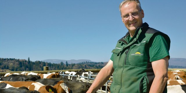 Die Herde hinter sich scharen: Bio-Milchproduzent Thomas Grüter wäre parat, bei den Zentralschweizer Milchproduzenten eine wichtige Rolle zu übernehmen.(Bild aem)