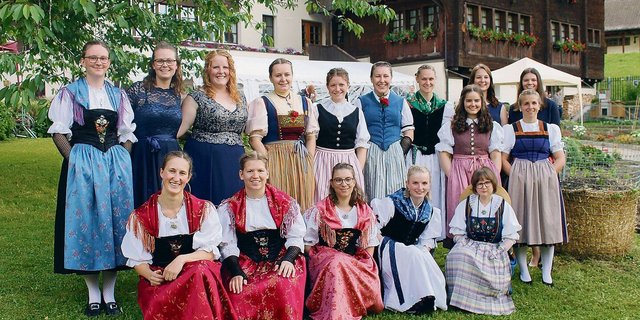 Die sechzehn Absolventinnen wurden durchgehend gelobt. Eine Klasse mit den unterschiedlichsten Charakteren, die jedoch gut zu harmonieren schien. 