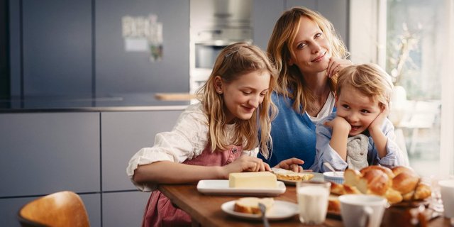 Sarina Arnold wirbt aktuell mit ihren Kindern Felice (12) und Lean (4) für Schweizer Butter. Sie soll auch in Zukunft als Botschafterin für Swissmilk zum Einsatz kommen. (Bild Per Kasch)