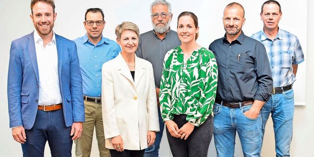 Der neue Aniterra-Verwaltungsrat mit Geschäftsführer Marcel von Ballmoos (l.) und Präsidentin Annegret Hebeisen (3. v. l.).