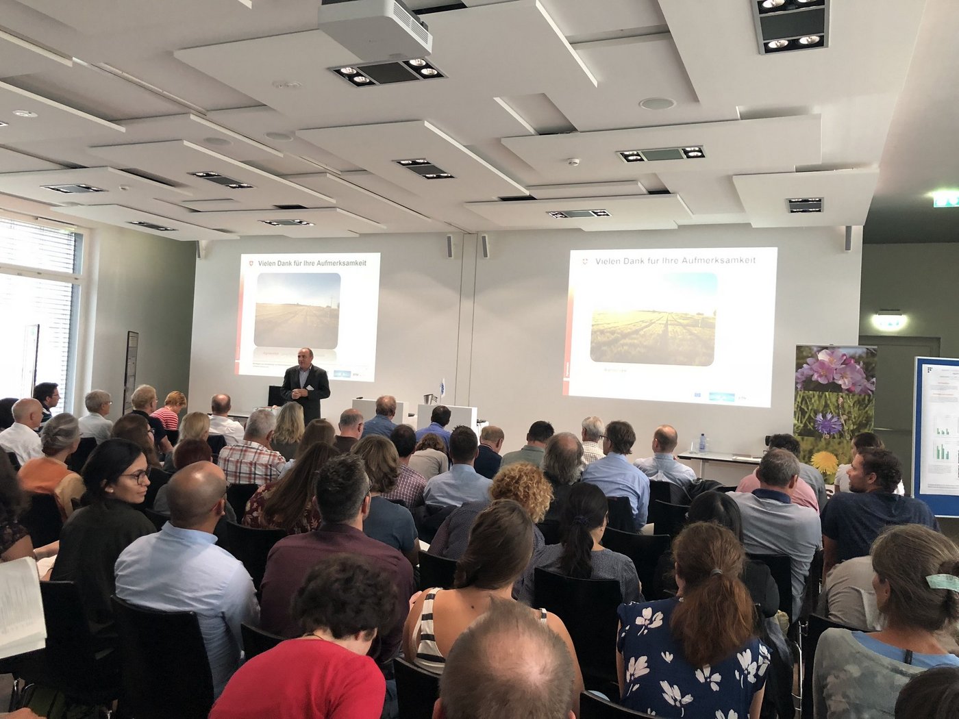 An der Herbsttagung der  Schweizerischen Gesellschaft für Phytomedizin stellten Agrarforscher und die Pflanzenschutzmittel-Industrie mögliche Lösungen für die Pflanzenschutz-Debatte vor. (Bild Katrin Erfurt)