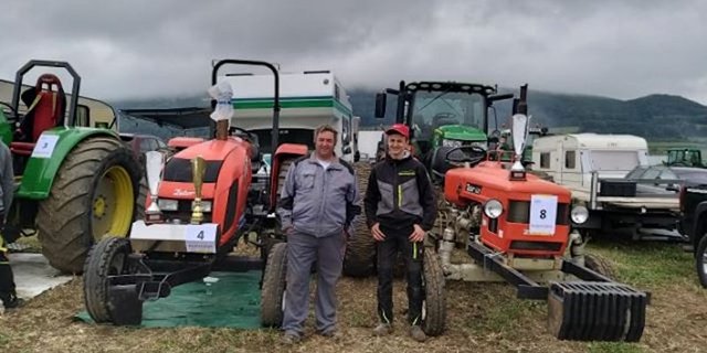 Vater und Sohn sind Schweizer Meister im Tractor Pulling. (Bild Agnes Lehmann-Friedli)