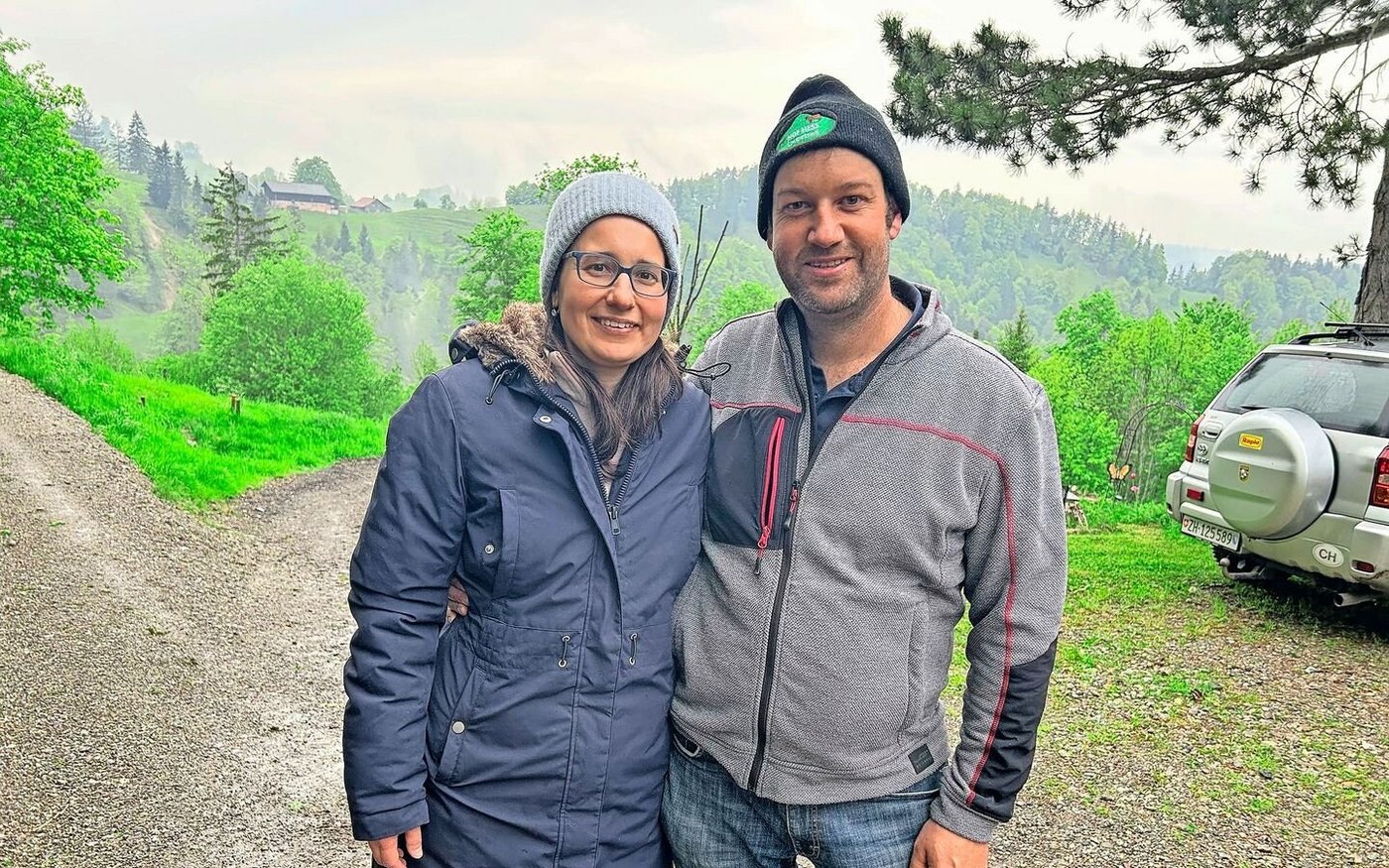 Sandra Hess ist diplomierte Pflegefachfrau HF und Bäuerin mit Fachausweis, Daniel Hess Meisterlandwirt.