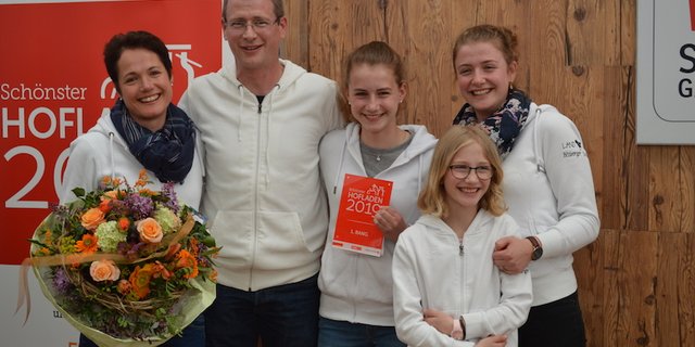 Familie Märki holte sich heute den Titel des schönsten Hofladen der Schweiz. (Bilder asa)