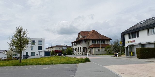 Wer in Isolation oder Quarantäne ist, sollte den Hof nicht verlassen. Dazu gehört auch, dass er oder sie nicht in die Käserei geht. 