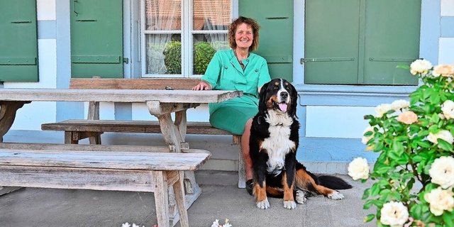 Tiere sind die grosse Leidenschaft von Pia Spiegl, hier mit Berner Sennenhund Balou. Reiten oder auf dem Kutschbock sitzen bedeutet für sie das grösste Glück. 