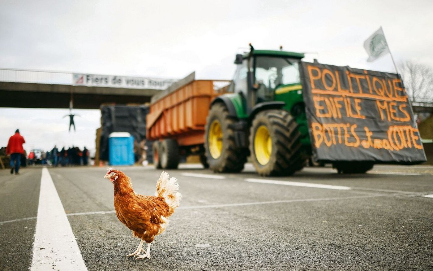 In Frankreich versuchen Landwirte, die Hauptstadt Paris von der Lebensmittelversorgung abzuschneiden.