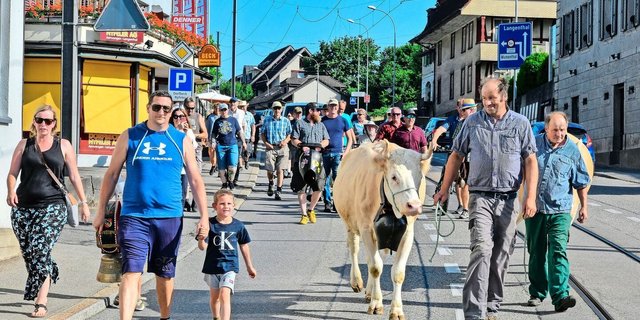 Mit einem Umzug machte man noch einmal deutlich, dass das Glockengeläut in Aarwangen nicht verschwinden darf.