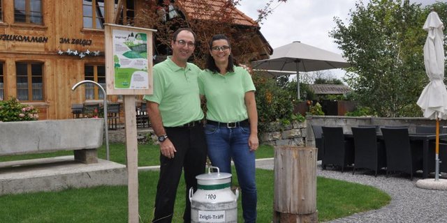 Zu den Nominierten gehört die Familie Reusser, die mit ihrem Erlebnisweg der Bevölkerung die Landwirtschaft näher bringen möchte. (Bild Emmental Versicherung)