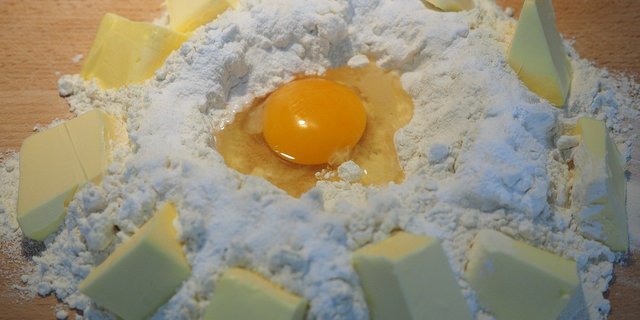 In der nahenden Vorweihnachtszeit wird in der Schweiz wieder vermehrt gebacken. Das treibt die Nachfrage nach Eiern und Butter in die Höhe. (Bild Pixabay)