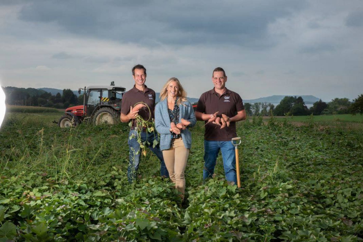 Seit kurzem ist die ehemalige Schweizer Snowboarderin und Olympiasiegerin Tanja Frieden Botschafterin für die Süsskartoffeln von Simon van der Veer (links) und Christian Hurni. (Bild Facebook/Batati.ch)