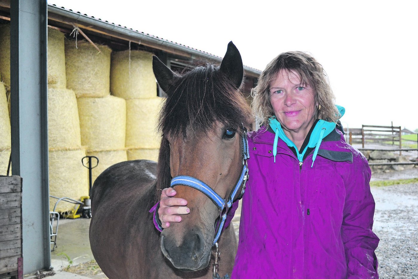 Monique Stähli mit ihrer Lieblingszuchtstute Kimni. (Bild rbw)