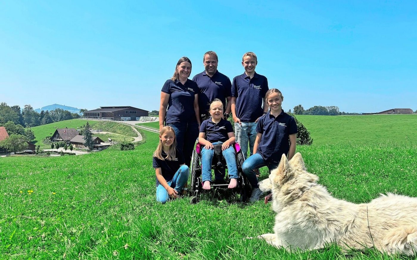 Am ersten Augustwochende laden Monja und Ernst Brunner mit ihren Kindern Ernst, Samira, Angelina und Selina auf ihren Milchviehbetrieb in Niederwil St.Gallen ein.  
