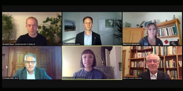 Frank Eyhorn (oben Mitte), Geschäftsführer von Biovision, führte durch das Forum, das per Zoom virtuell durchgeführt wurde, «Bleiben Sie dran, wir bleiben es auch», beendete Eyhorn das Forum mit einem Appell an die Zuschauenden. (Bild jsc)