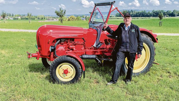 So einen Porsche sieht man nicht alle Tage: Mit seinem sorgfältig restaurierten Super Export macht Willi Lehmann Ausfahrten durch die Natur. (Bild Archiv))