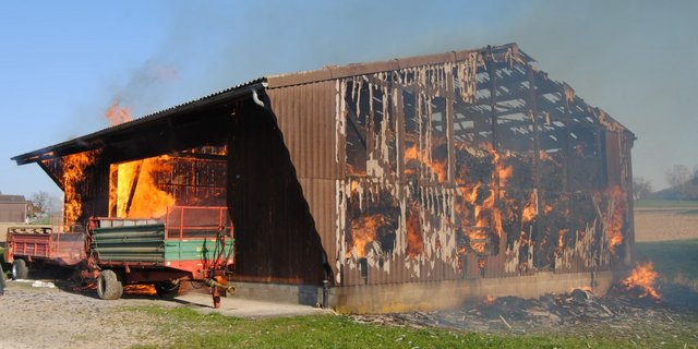 Wie der Brand entstand, ist noch unklar. (Bild Kapo SH)