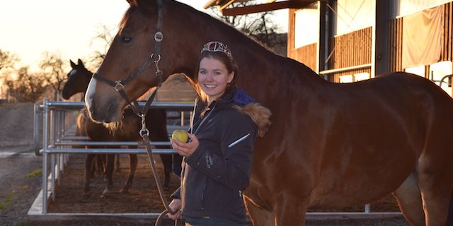 Larissa Häberli ist Pferdepflegerin. Ihr Lieblingsapfel ist der Eierlederapfel. (Bild sgi)