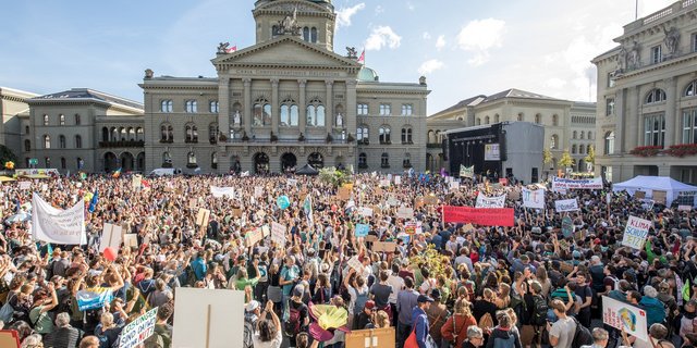 Die Demo vor dem Bundeshaus. (Bild Delia Frauenfelder)