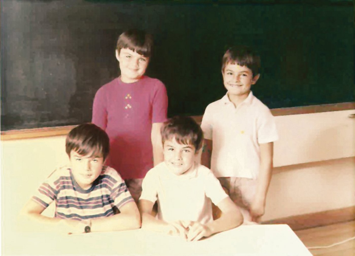 In den 70er-Jahren waren meine Geschwister und ich (hinten rechts) schon modischer gekleidet.